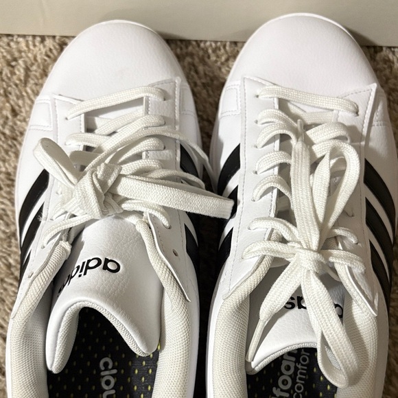 Adidas Classic White and Black Shoes - Picture 10 of 11